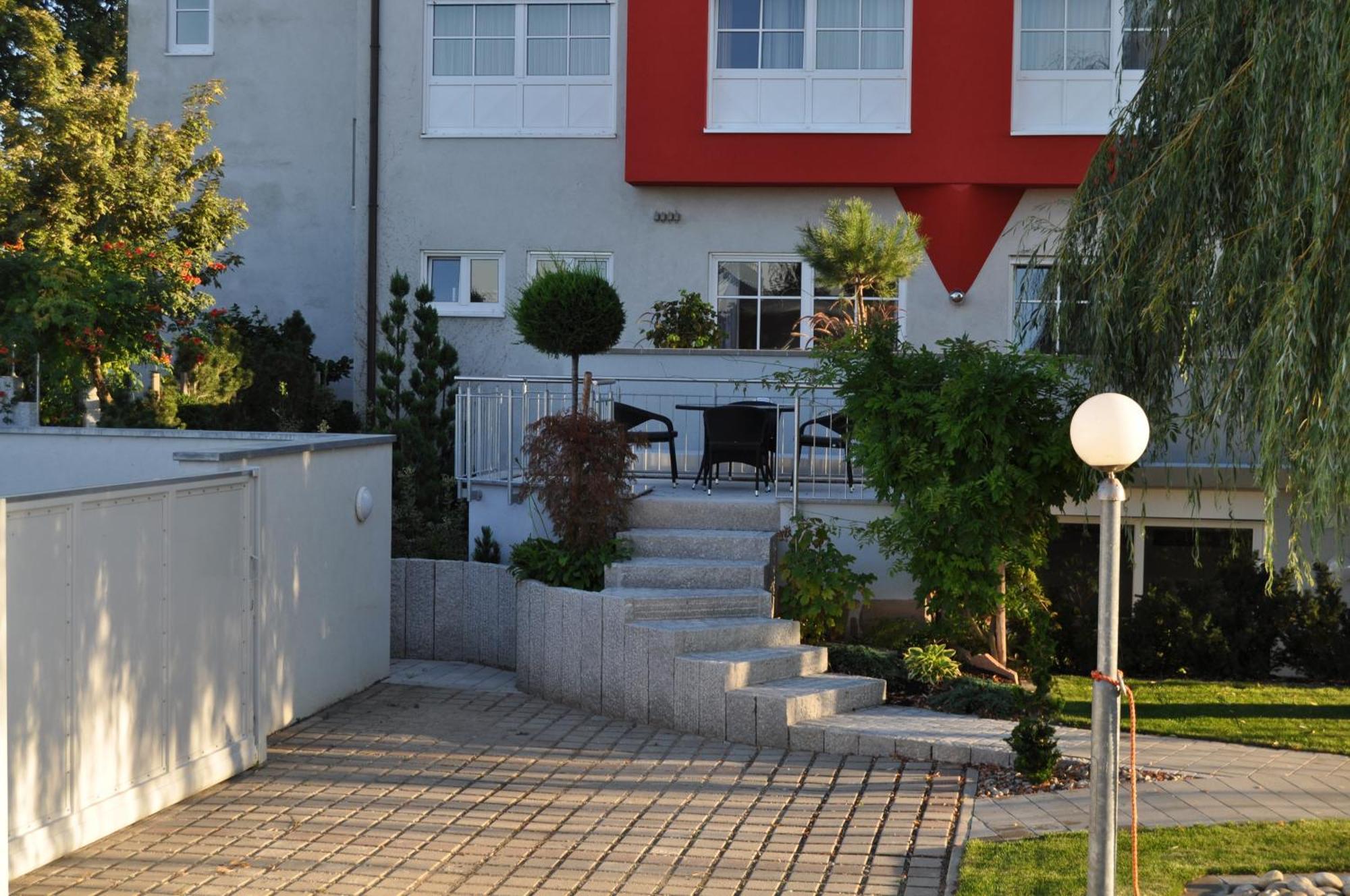 Kirchers Park & Wellnesshotel Kaiserstuhl Garni Endingen am Kaiserstuhl Bagian luar foto